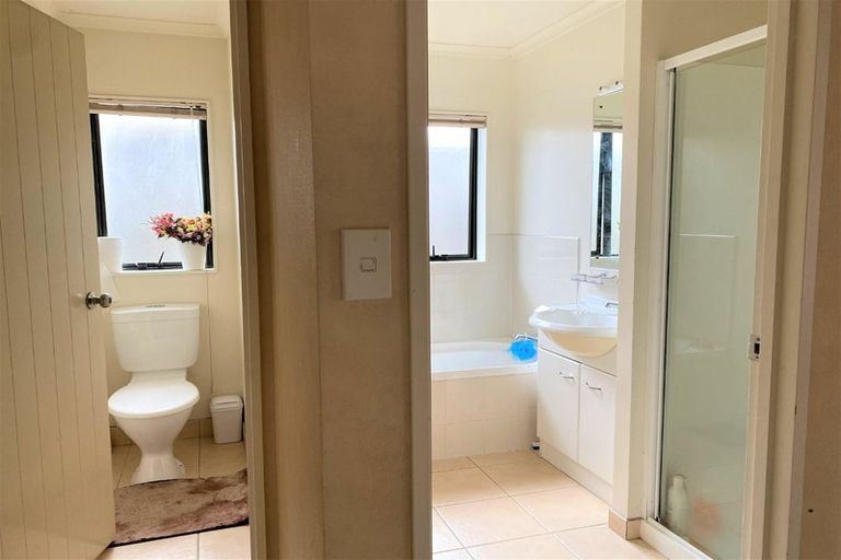 Photo of property in 54 Redcastle Drive, East Tamaki, Auckland, 2013