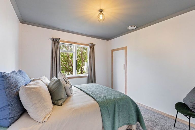 Photo of property in 13 York Crescent, Westown, New Plymouth, 4310