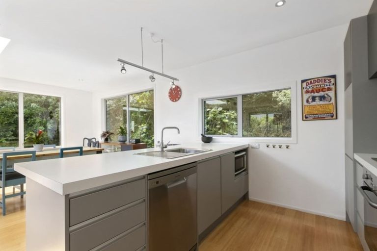 Photo of property in 10 Otonga Heights, Maungaraki, Lower Hutt, 5010