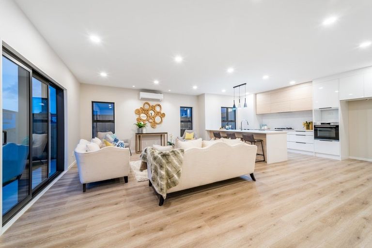 Photo of property in 4 Franheim Crescent, Orewa, 0931