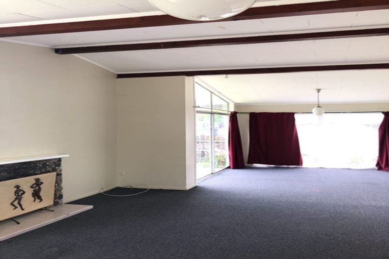 Photo of property in 47 Staverton Crescent, Mangere, Auckland, 2022