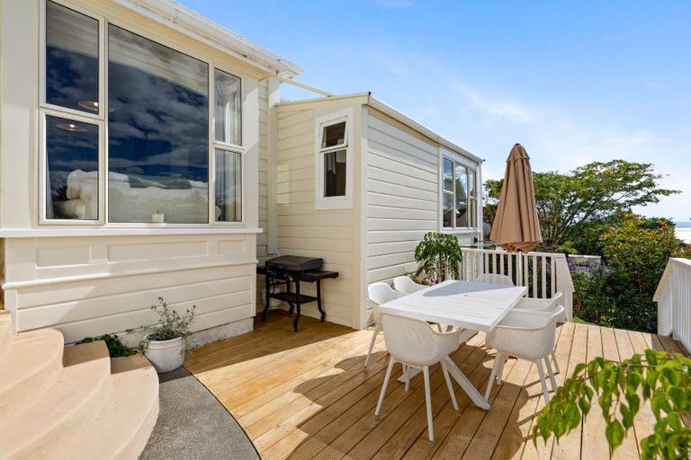 Photo of property in 13 Roslyn Road, Bluff Hill, Napier, 4110
