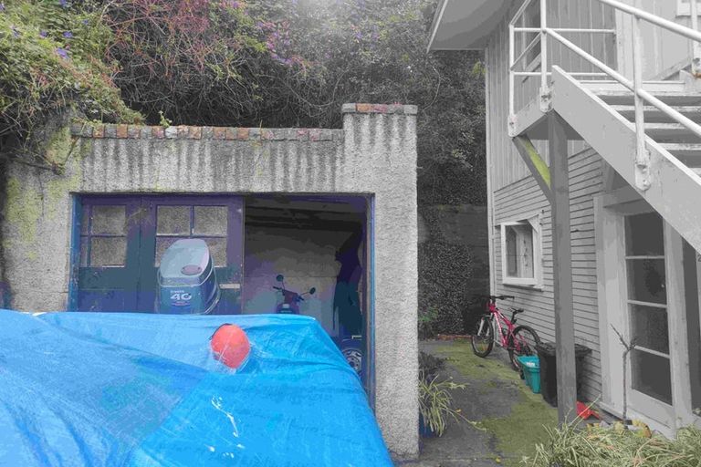 Photo of property in 2 Milne Terrace, Island Bay, Wellington, 6023