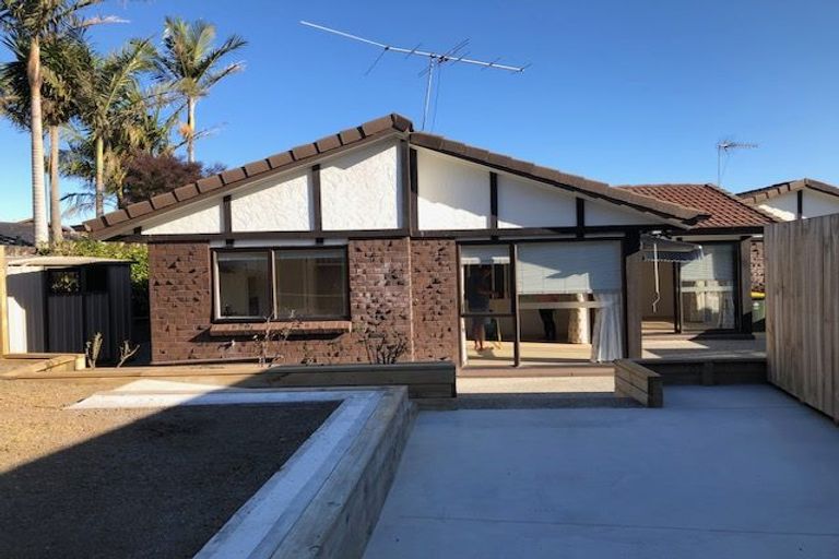 Photo of property in 15 Charles Prevost Drive, The Gardens, Auckland, 2105