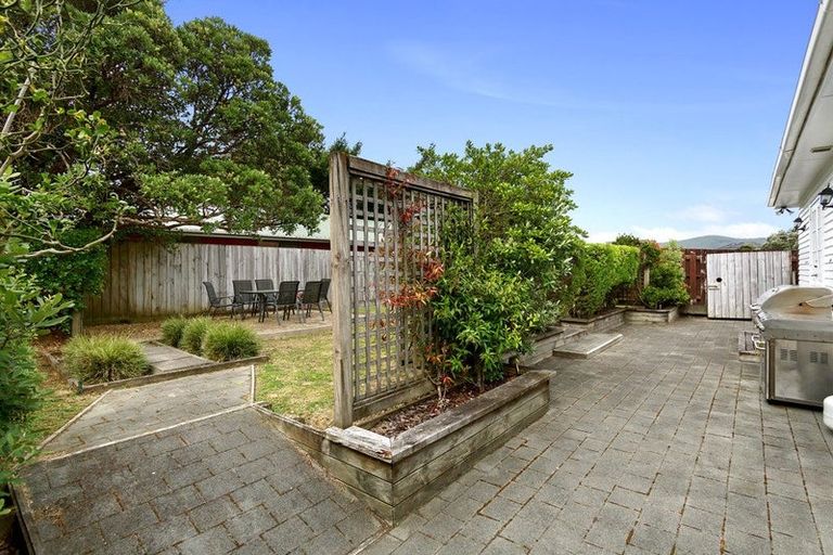 Photo of property in 6 Franklyn Road, Tawa, Wellington, 5028