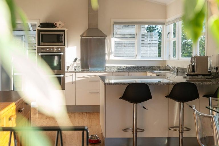 Photo of property in 10 Edgeware Road, Wilton, Wellington, 6012