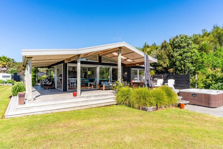 Photo of property in 32 Thelma Road, Mangawhai Heads, Mangawhai, 0505