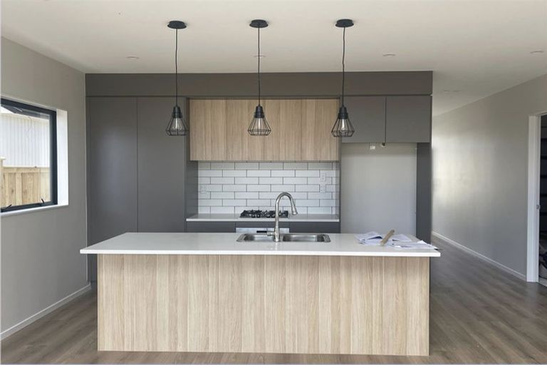 Photo of property in 8 Korowhiti Road, Clarks Beach, 2122