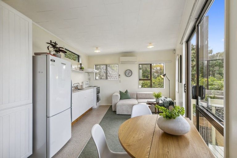 Photo of property in 2/15 Sutherland Crescent, Melrose, Wellington, 6023