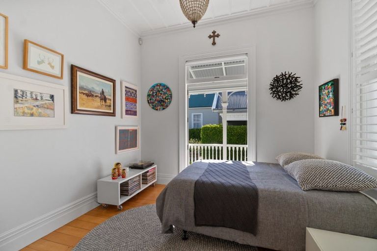 Photo of property in 58 Stanley Point Road, Stanley Point, Auckland, 0624