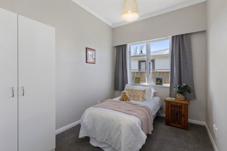 Photo of property in 21 Elizabeth Street, Moera, Lower Hutt, 5010