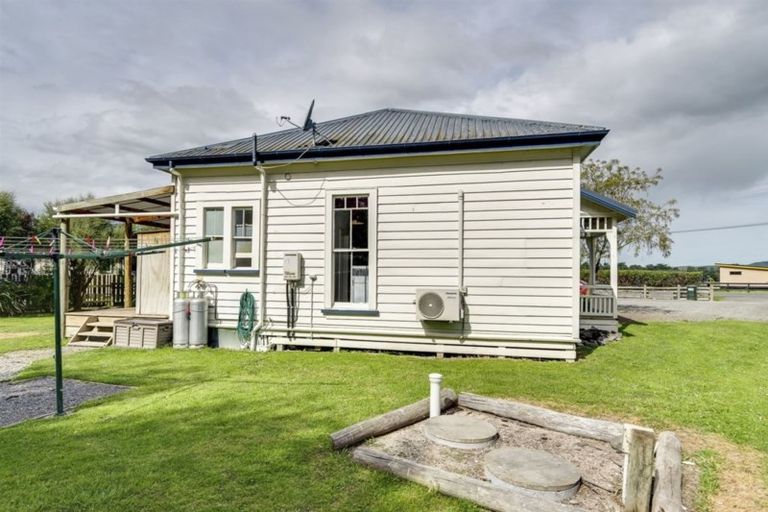 Photo of property in 30 Bell Street, Otane, 4202