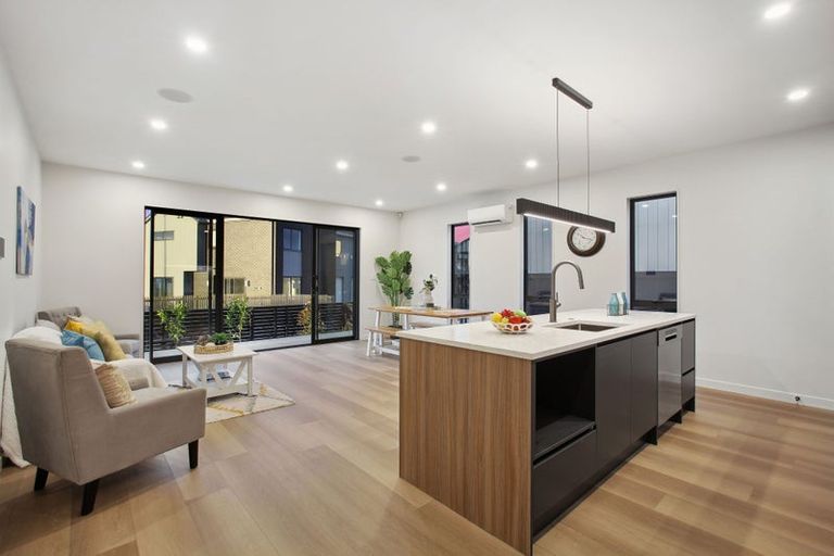 Photo of property in 77a Schoolside Road, Kumeu, 0810