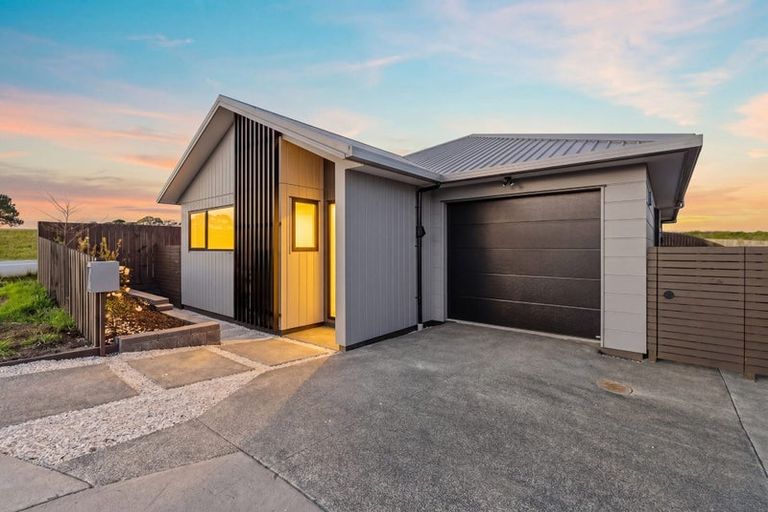 Photo of property in 98 Huanui Drive, Wainui, 0992