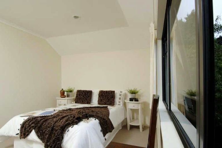 Photo of property in 2/12a Dallinghoe Crescent, Milford, Auckland, 0620