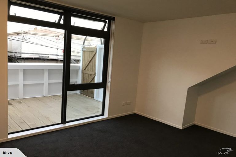Photo of property in Pirie Street Townhouses, 4/35 Pirie Street, Mount Victoria, Wellington, 6011