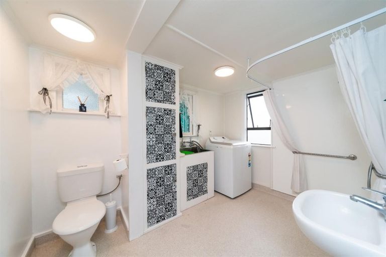 Photo of property in 10 Potaka Street, Marton, 4710