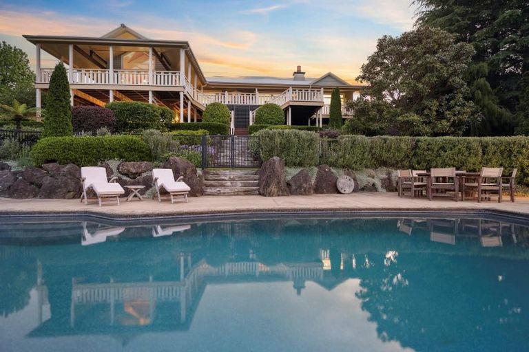 Photo of property in 3 Daphne Harden Lane, Paremoremo, Auckland, 0632