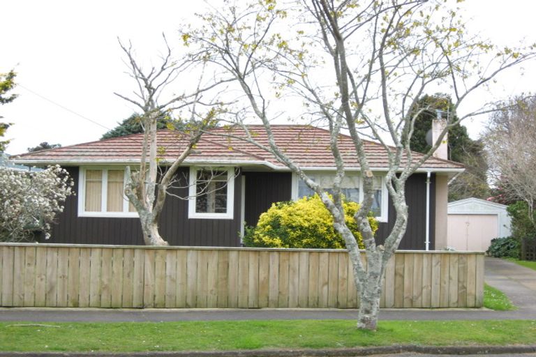 Photo of property in 33 Turakina Street, Merrilands, New Plymouth, 4312