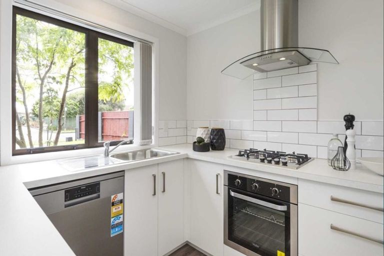 Photo of property in 20 Colonial Place, Kelvin Grove, Palmerston North, 4414