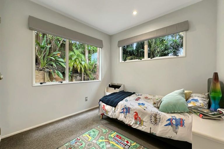 Photo of property in 2/15 Stephanie Close, Glenfield, Auckland, 0629