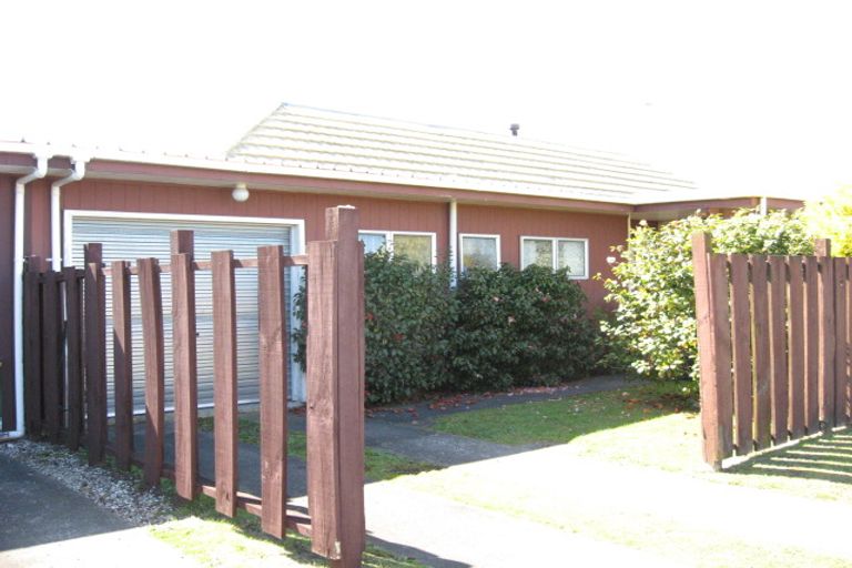 Photo of property in 2 Cypress Grove, Paraparaumu, 5032