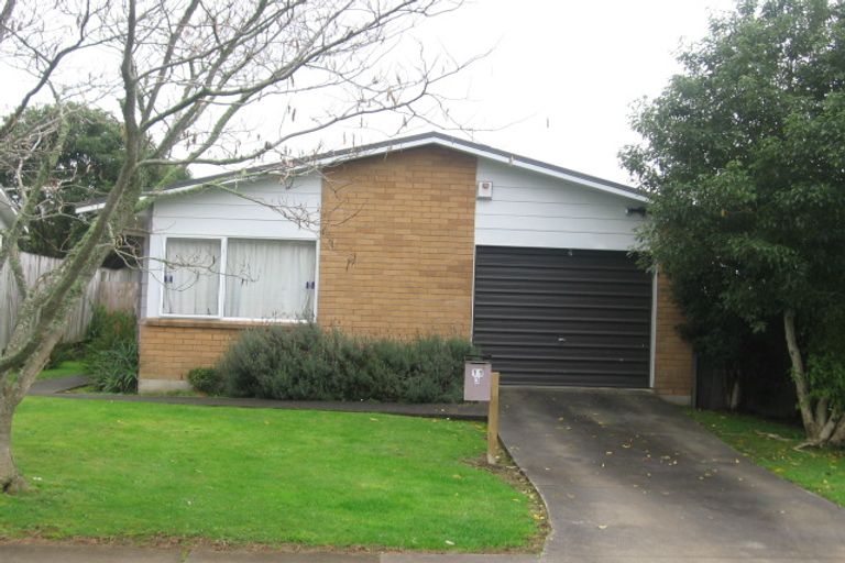 Photo of property in 11 Pratt Street, Papakura, 2110