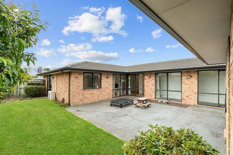 Photo of property in 17 Sovereign Gardens, Halswell, Christchurch, 8025