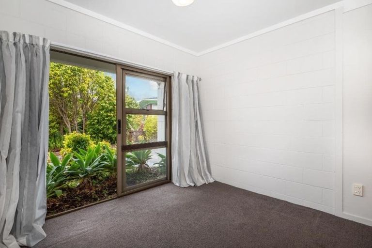Photo of property in 2/98 Mountbatten Avenue, Hillcrest, Auckland, 0627