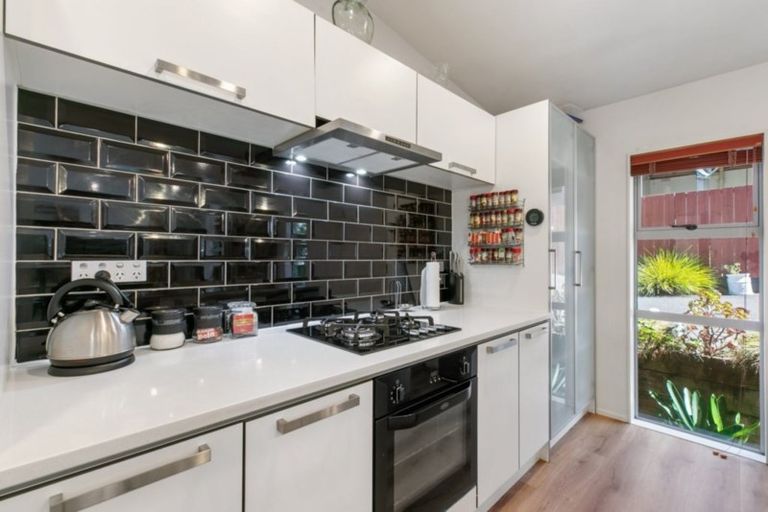 Photo of property in 2/72 Spinella Drive, Bayview, Auckland, 0629