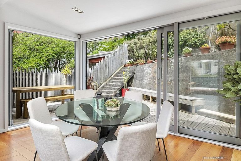 Photo of property in 5 Valley Street, Island Bay, Wellington, 6023