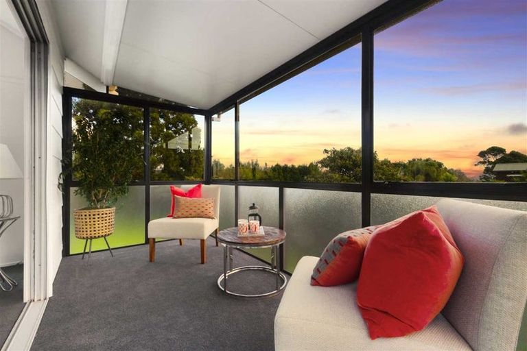 Photo of property in 2/22 Roberts Road, Glenfield, Auckland, 0629