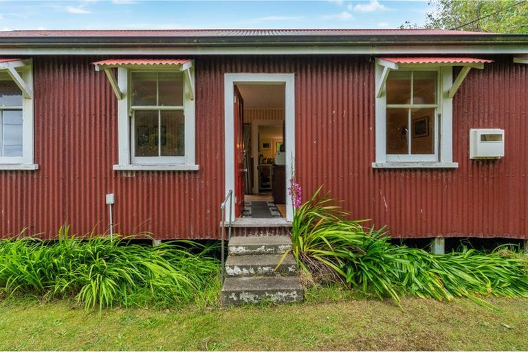 Photo of property in 21 Shortt Street, Foxton Beach, Foxton, 4815