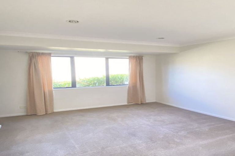 Photo of property in 10 Scarlet Oak Drive, Schnapper Rock, Auckland, 0632