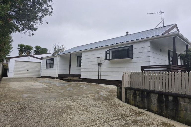 Photo of property in 36 Poplar Grove, Whalers Gate, New Plymouth, 4310