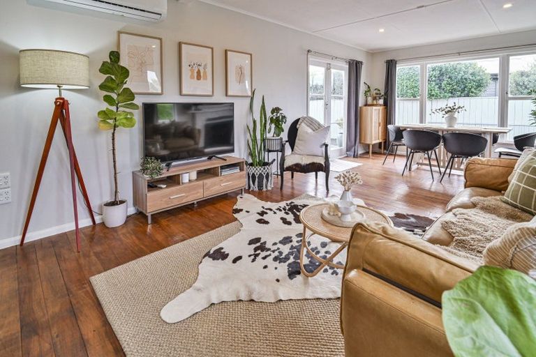 Photo of property in 15 Lipscombe Crescent, Havelock North, 4130