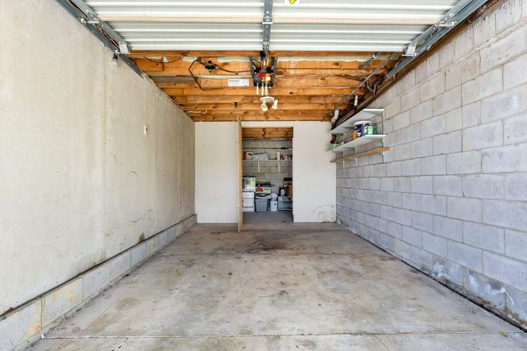 Photo of property in 2/174 East Coast Road, Forrest Hill, Auckland, 0620