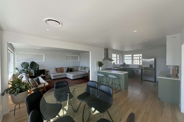 Photo of property in 10 Tirowhanga Road, Paremata, Porirua, 5024