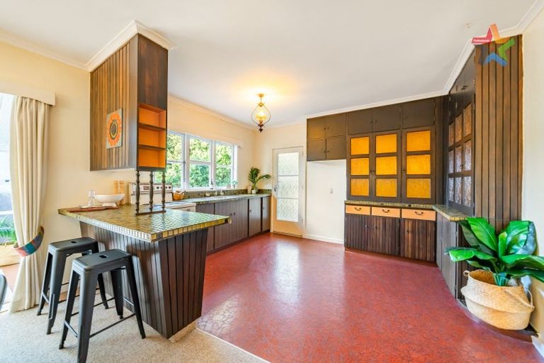 Photo of property in 224 Eastern Hutt Road, Stokes Valley, Lower Hutt, 5019