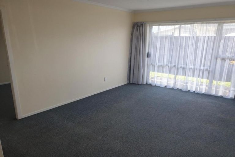 Photo of property in 39a Simons Street, Moturoa, New Plymouth, 4310