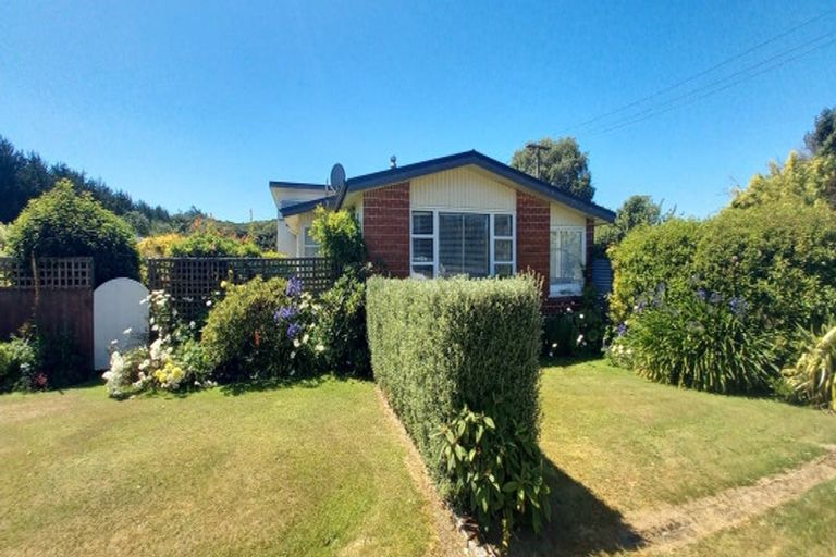Photo of property in 1 Morton Street, Tuatapere, 9620