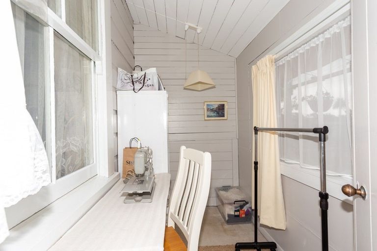 Photo of property in 32 Gloag Street, Waverley, 4510