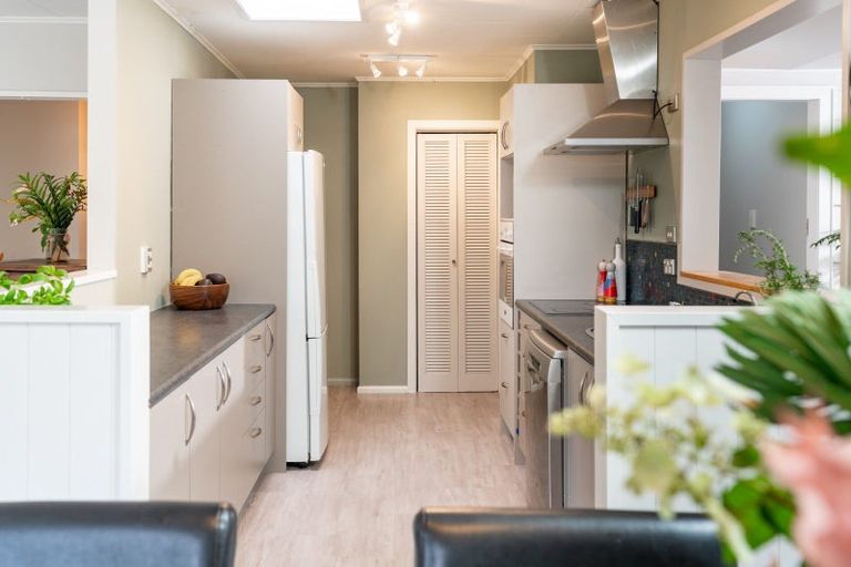 Photo of property in 6 Maybury Way, Island Bay, Wellington, 6023