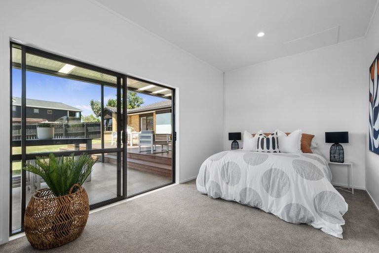 Photo of property in 25 Marina View Drive, West Harbour, Auckland, 0618