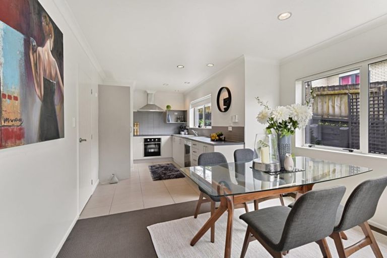 Photo of property in 58 Blanes Road, Weymouth, Auckland, 2103