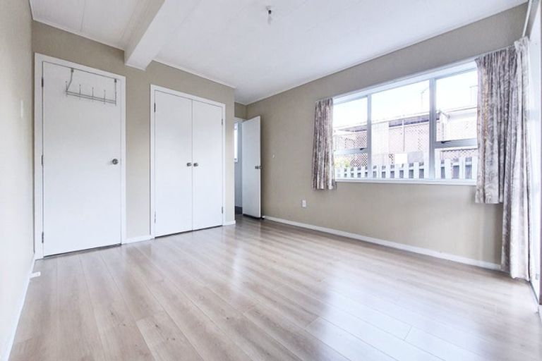 Photo of property in 57a Tiroroa Avenue, Te Atatu South, Auckland, 0610