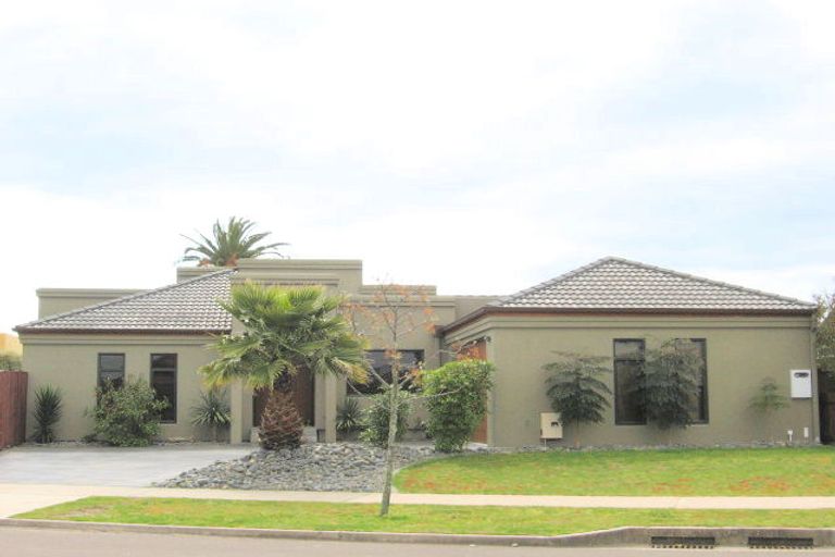 Photo of property in 92 Beachwater Drive, Papamoa Beach, Papamoa, 3118