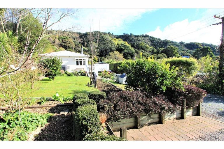 Photo of property in 21 Main Road, Havelock, 7100