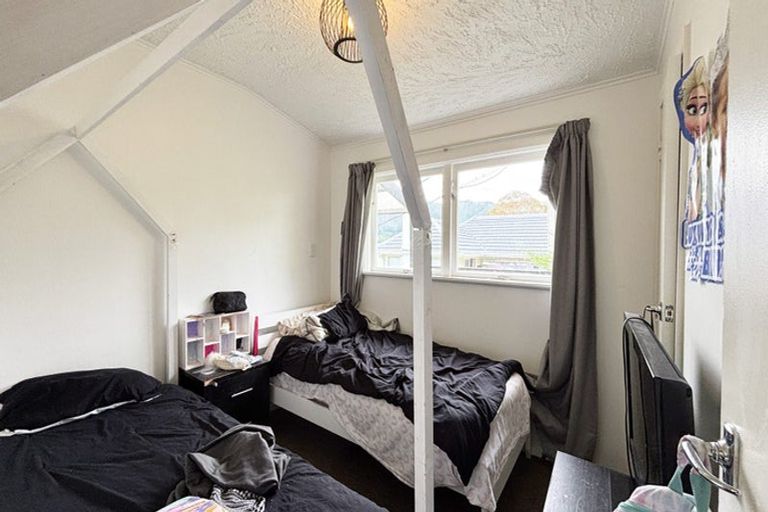 Photo of property in 37 Bird Grove, Stokes Valley, Lower Hutt, 5019