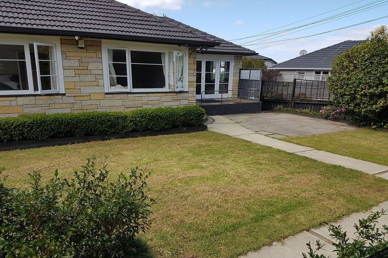 Photo of property in 25 Mountain Road, Mount Wellington, Auckland, 1072